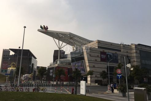 宝龙城:152平精装(特价)办公室出租